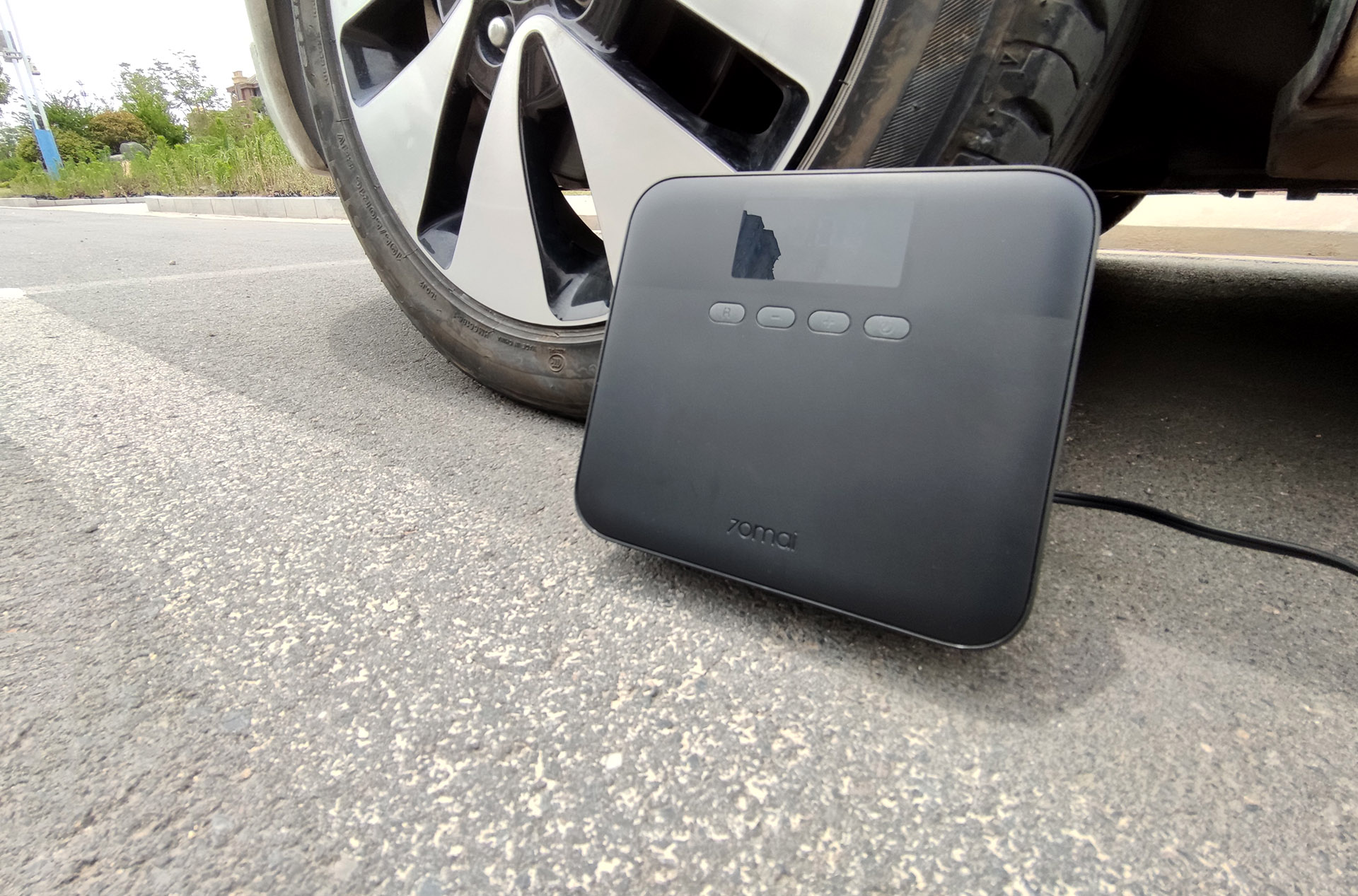 还去店里给汽车充气？有了巴掌大小的充气泵，从此告别轮胎店