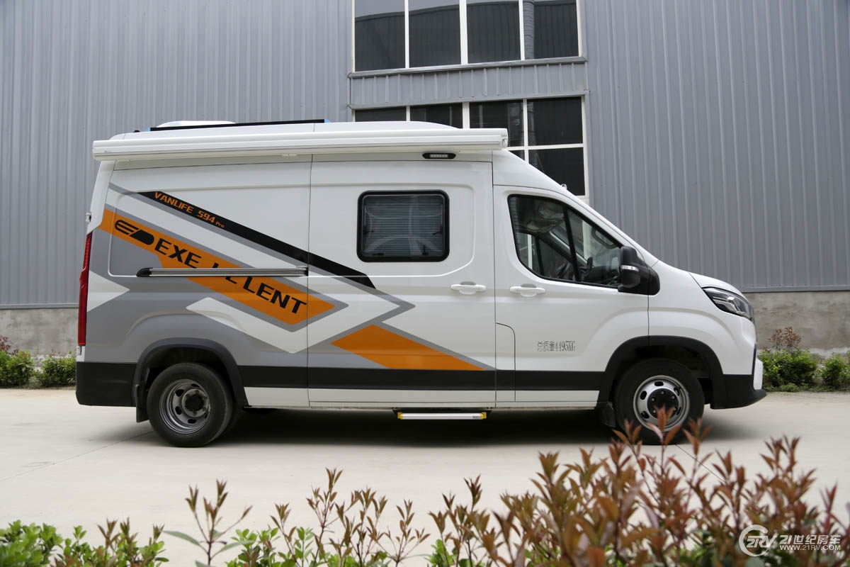 25万大通v90七座,大通v90自动挡5.95米长轴高顶房车