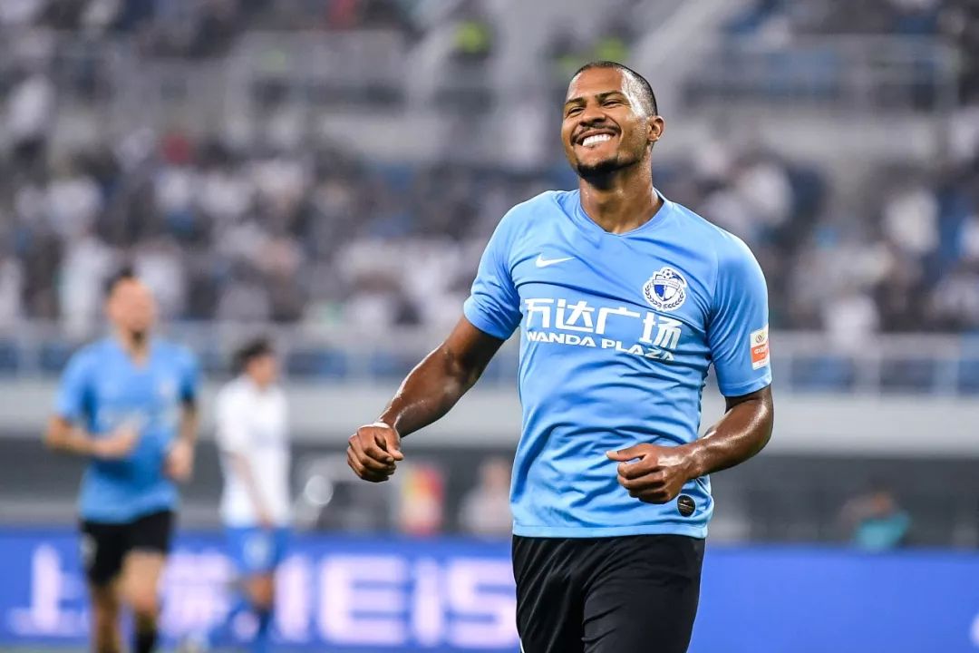 周挺踢球视频,周挺足球视频完整版