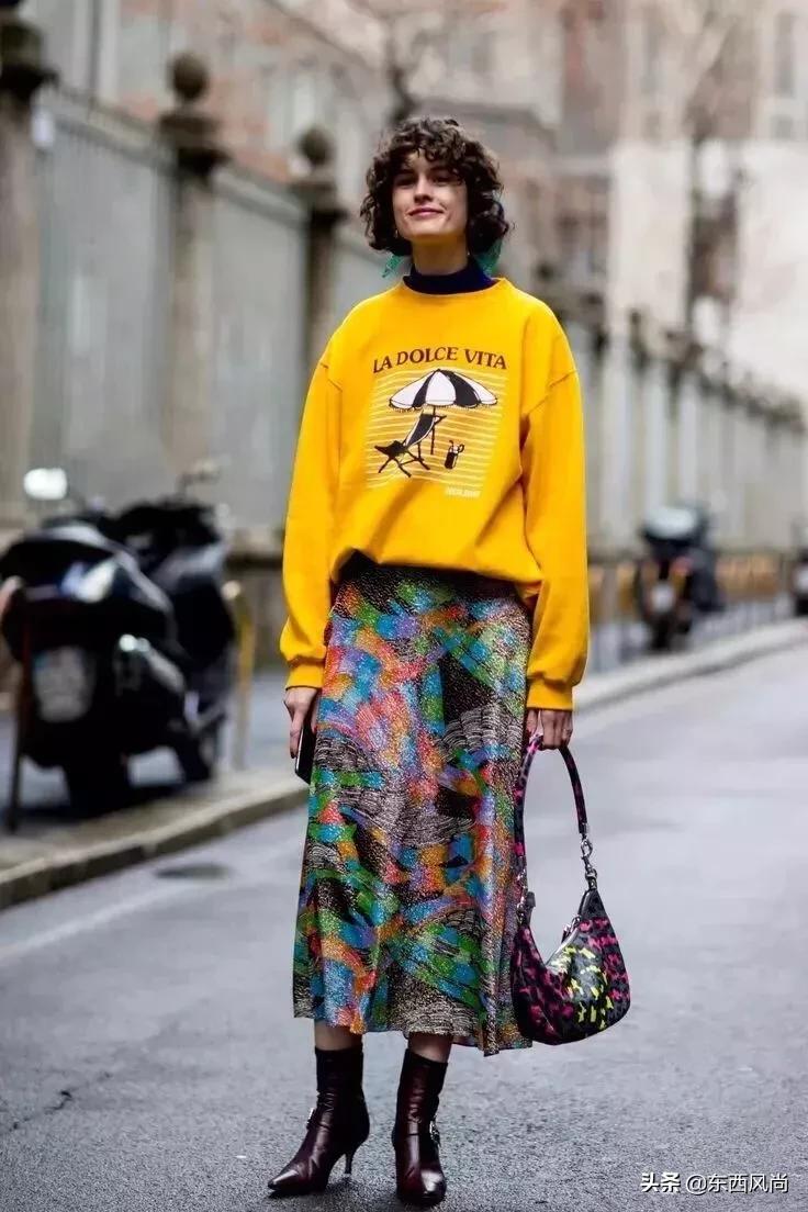 卫衣里面穿高领打底衫,高领卫衣加绒的穿搭