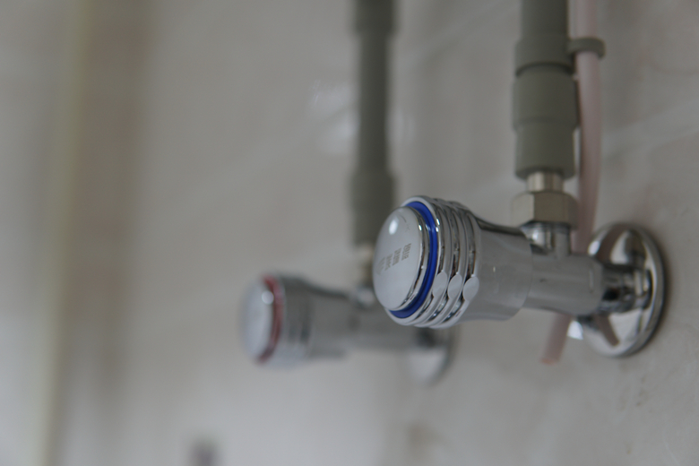 几百块的热水器靠谱吗,几百元的热水器和几千元的区别