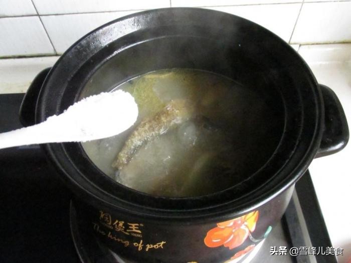砂锅鲫鱼汤怎么做好喝又营养补钙,砂锅鲫鱼汤怎么炖才能好喝