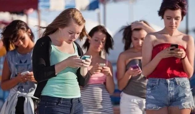 请注意！正在看手机的你又中招了！