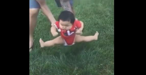 萌宝花式拒绝与地面亲密接触：劈叉，飞天，深蹲，我绝不认输