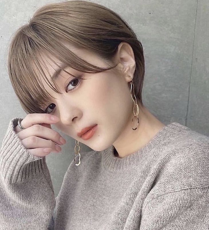 碎刘海的短发发型最新,不是一刀切的短发发型推荐