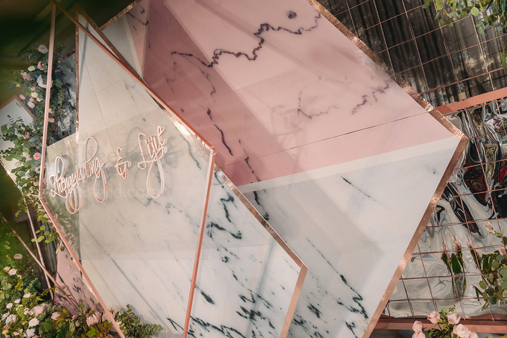 婚礼先找婚庆还是先订酒店,举行婚礼是先看酒店还是婚礼策划