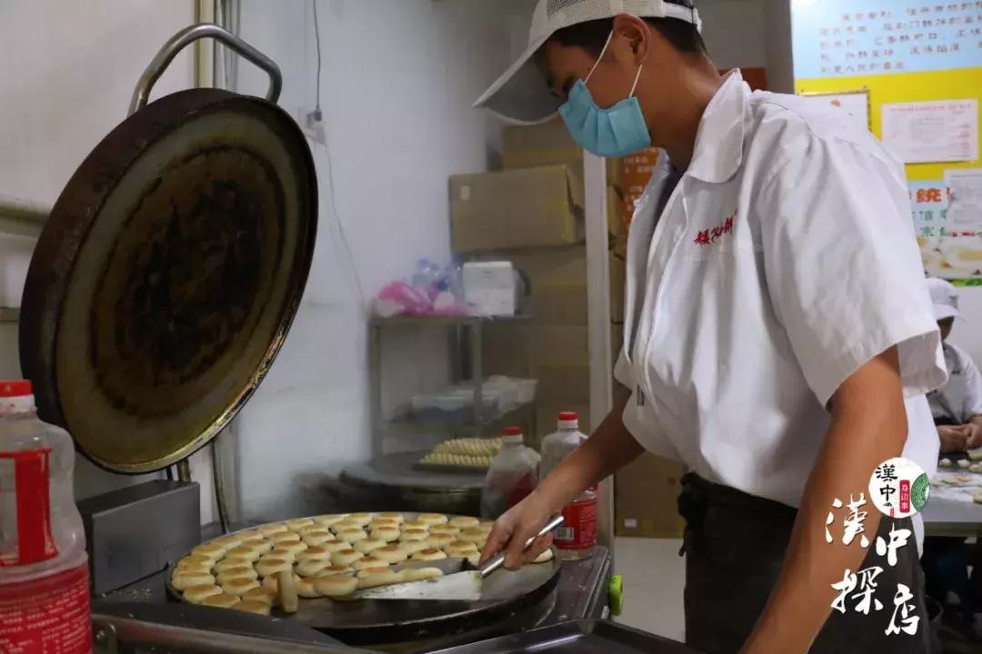 汉中80后退伍军人转行卖馅饼，顾客从早排到晚