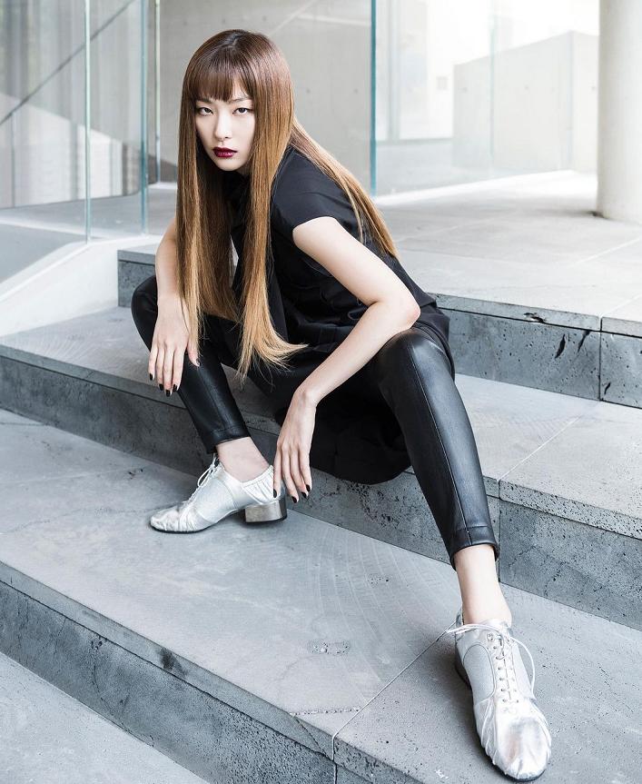 无回归抠脚状态，姜涩琪官宣奢侈品全球代言人，新品合作有排面