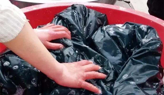 羽绒服干洗剂轻松解决,羽绒服干洗剂免洗家庭小妙招