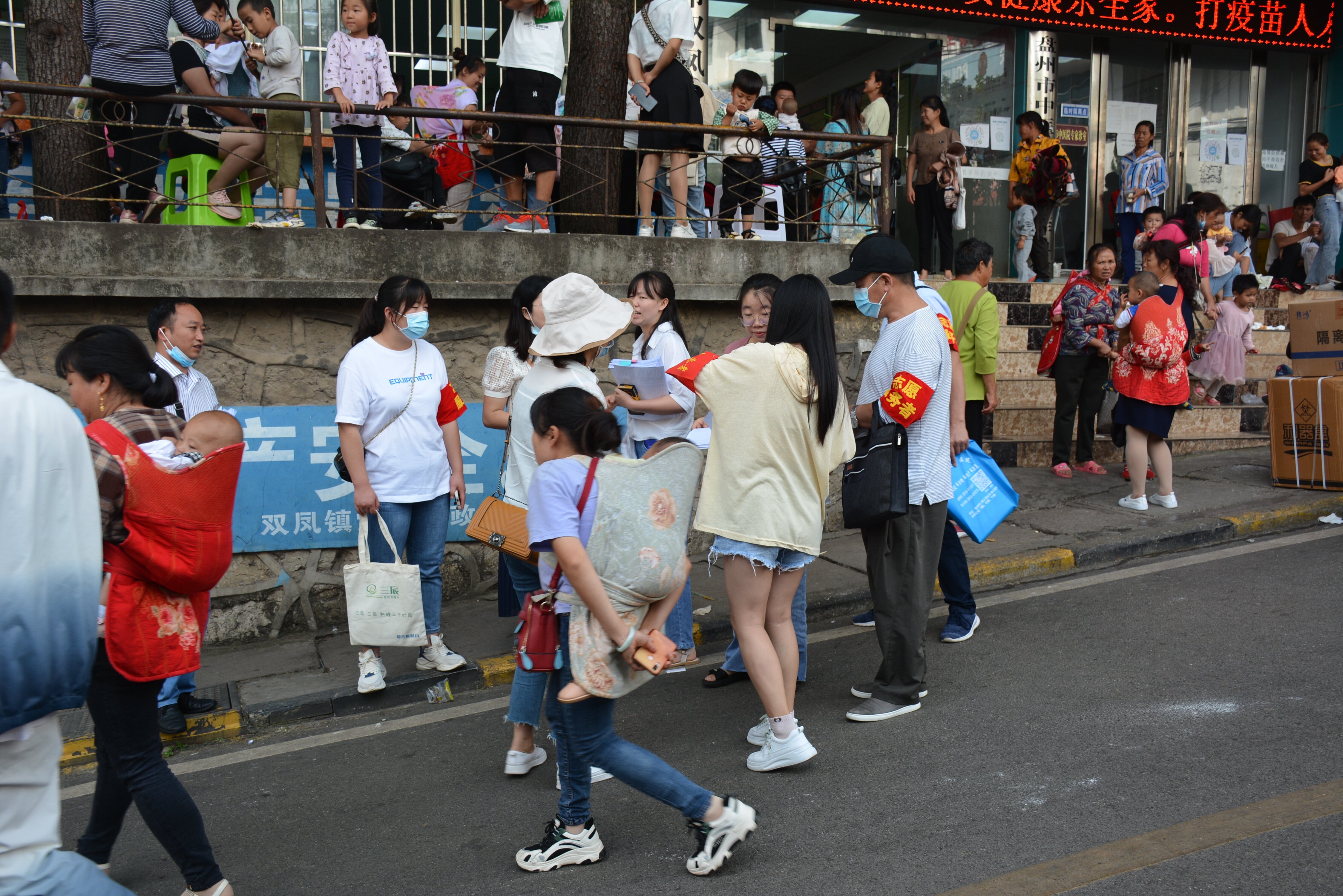 用心用情做好医疗保障,织牢健康防护网