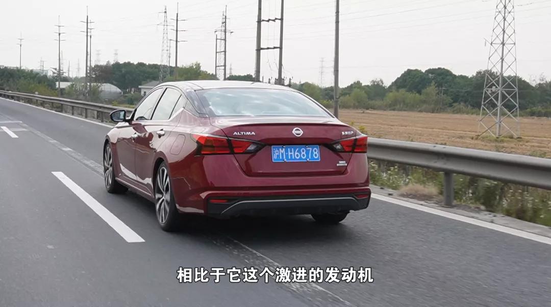 雅阁1.5t和天籁2.0t对比测评,21款天籁对比新款雅阁