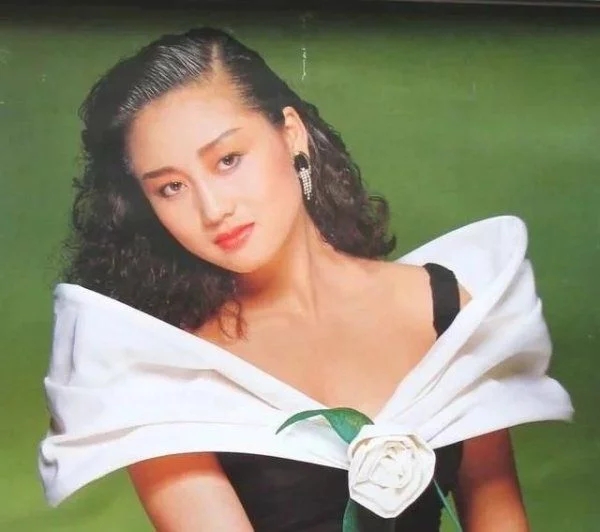 利智李连杰最新状况,抛弃糟糠之妻娶相府小姐