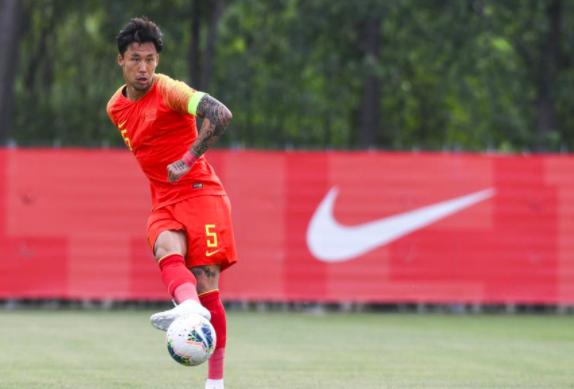 中国男足大胜关岛队,中国男足连进4球拿下开门红