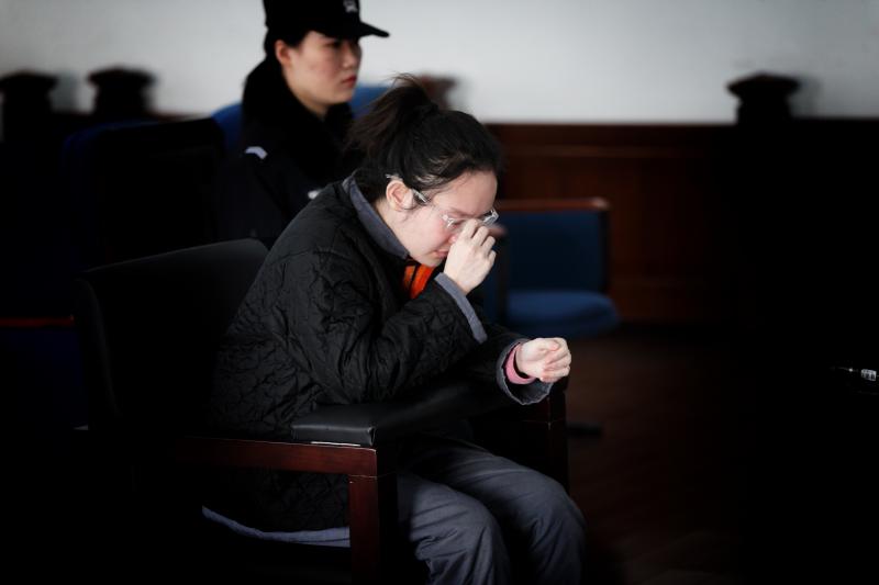 女主播卖*品毒**“蓝精灵”受审,闲鱼、小红书仍有人在卖