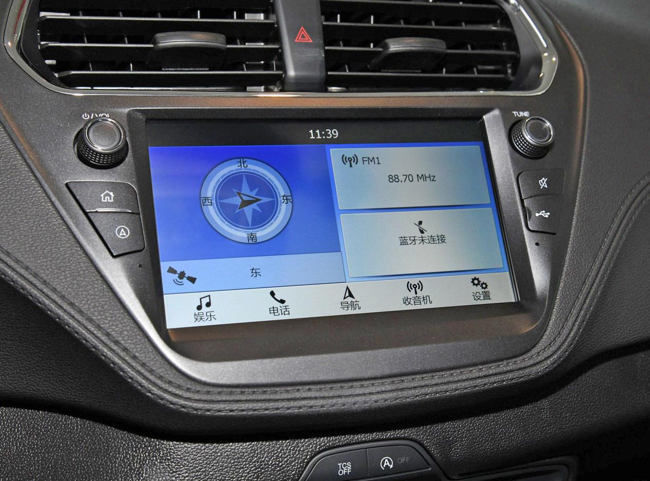 十万级紧凑车型谁的性价比更高,帝豪GL比福睿斯更合适年轻人