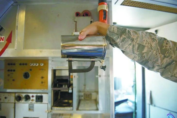 土豪的范儿呢？美军捡沙特的“破烂儿”，曾经买一个咖啡杯花8千