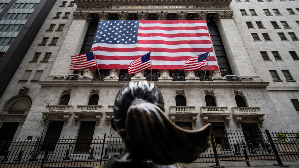 26万亿正撤退，引爆美国市场的“*弹核**”或出现，数千位富翁撤离