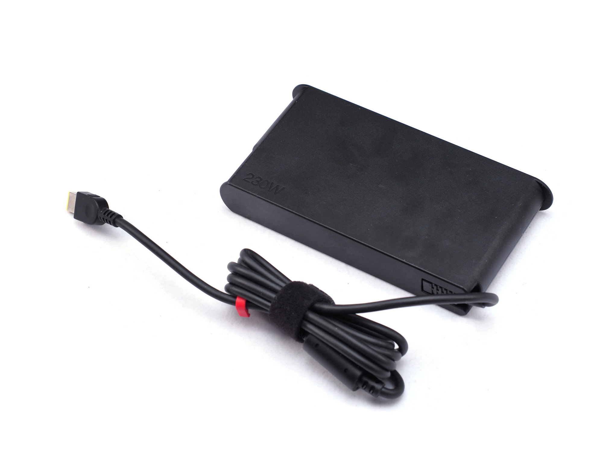 联想拯救者r9000p游戏本全面评测,轻薄电竞本联想拯救者r9000x