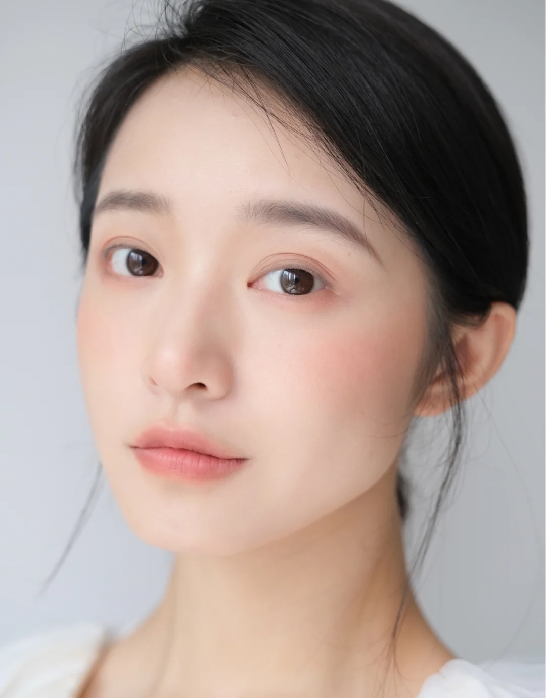 雅诗兰黛小棕瓶和限量款红瓶区别,雅诗兰黛十大高端化妆品品牌