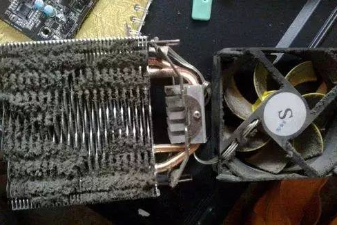 电脑主机重复自动重启显示器不亮,笔记本电脑总是自动重启怎么回事