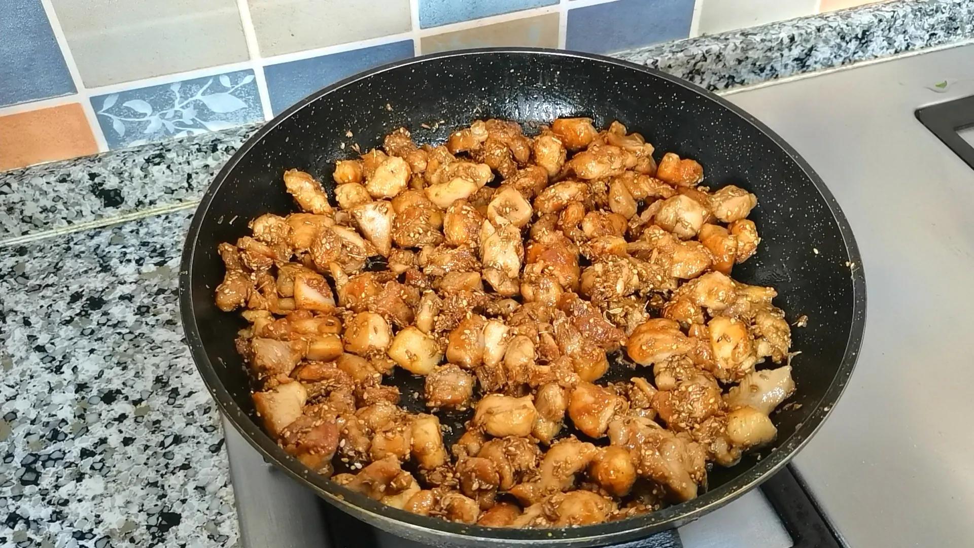 不用炭火不用烤箱也能做烧烤,家庭版木炭烤羊排烤箱做法