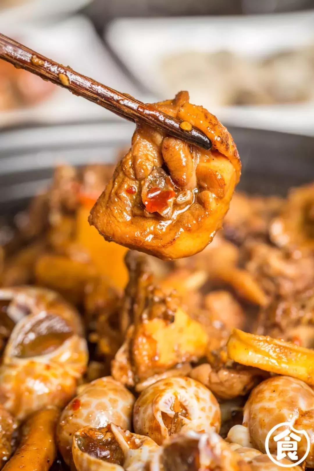 桥东爆出一锅「豪华花胶鸡」排队也要吃！还藏着一个海鲜市集