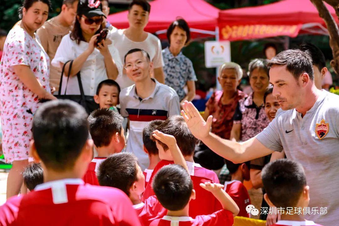 深圳佳兆业队走进社区500多名萌娃嗨翻小长假