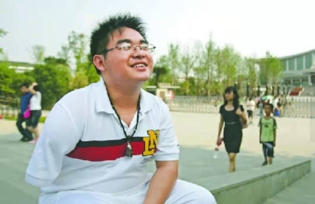 汶川地震中活下来的可乐男孩,汶川地震幸存假肢男孩