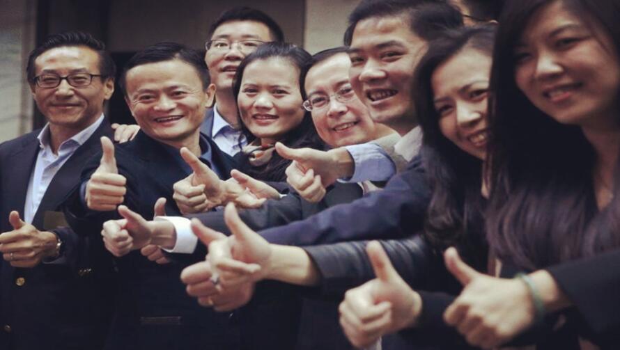 马云的成功不是偶然，看看他是如何从18个人，发展成商业帝国的