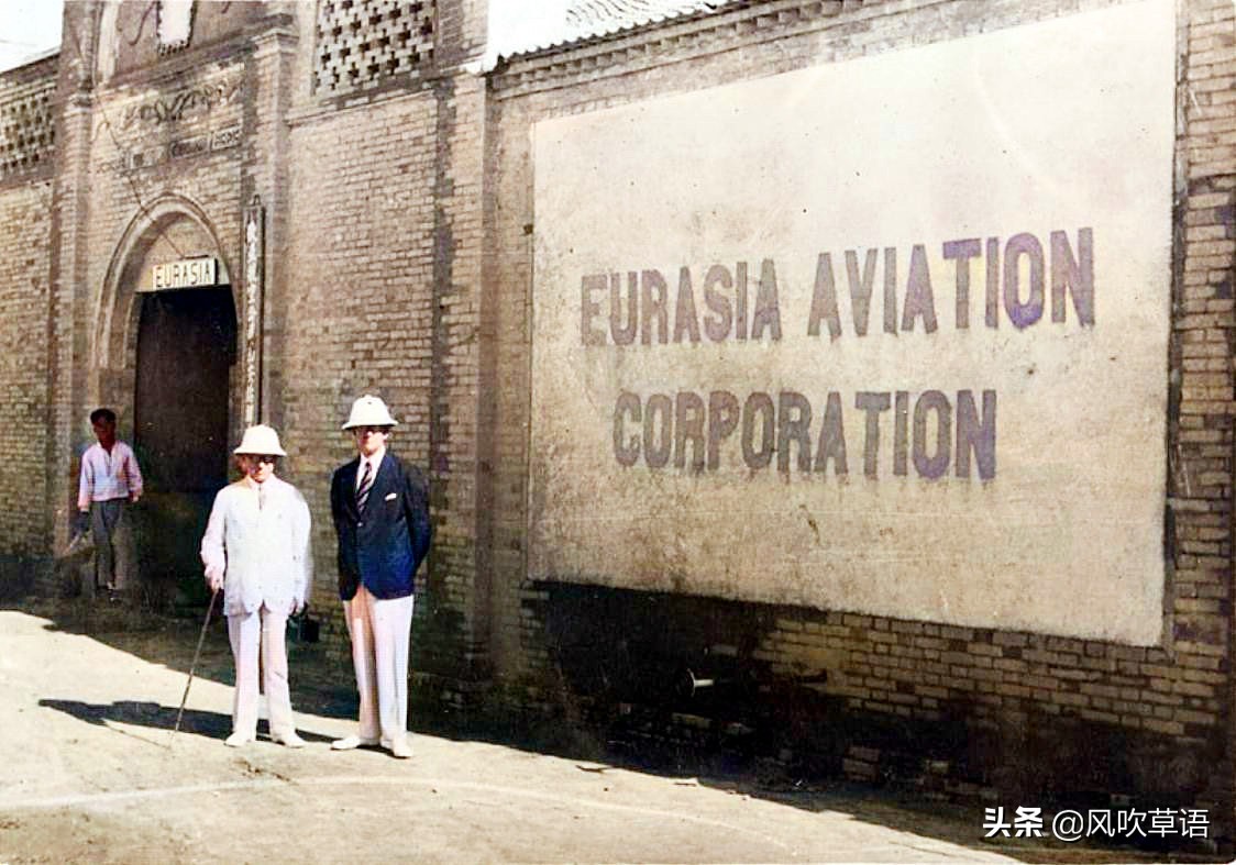 1933年的陕西西安，木头造的汽车，穿着衣服的飞机