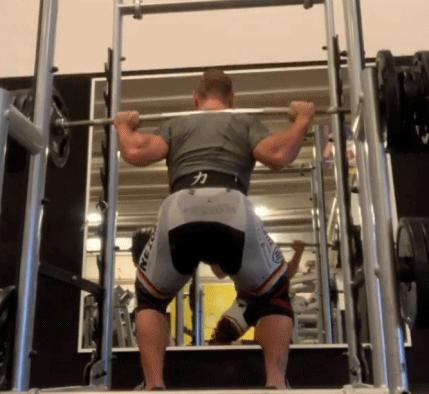 腿围超过76厘米深蹲300公斤,腿围80厘米的自行车运动员