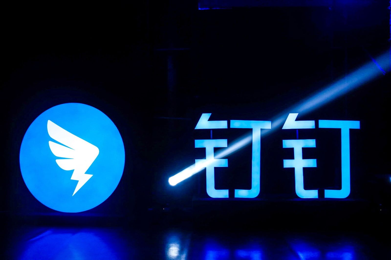 钉钉课堂提前下课了！淘宝，豆瓣，芒果TV比惨！秘密就藏在这里