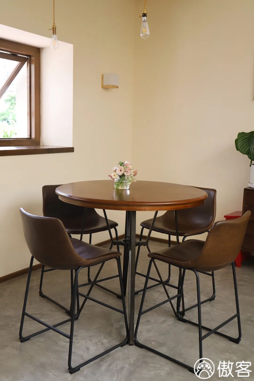 吃完了火遍全网的500㎡甜品店，我们一句话也“骂”不出来