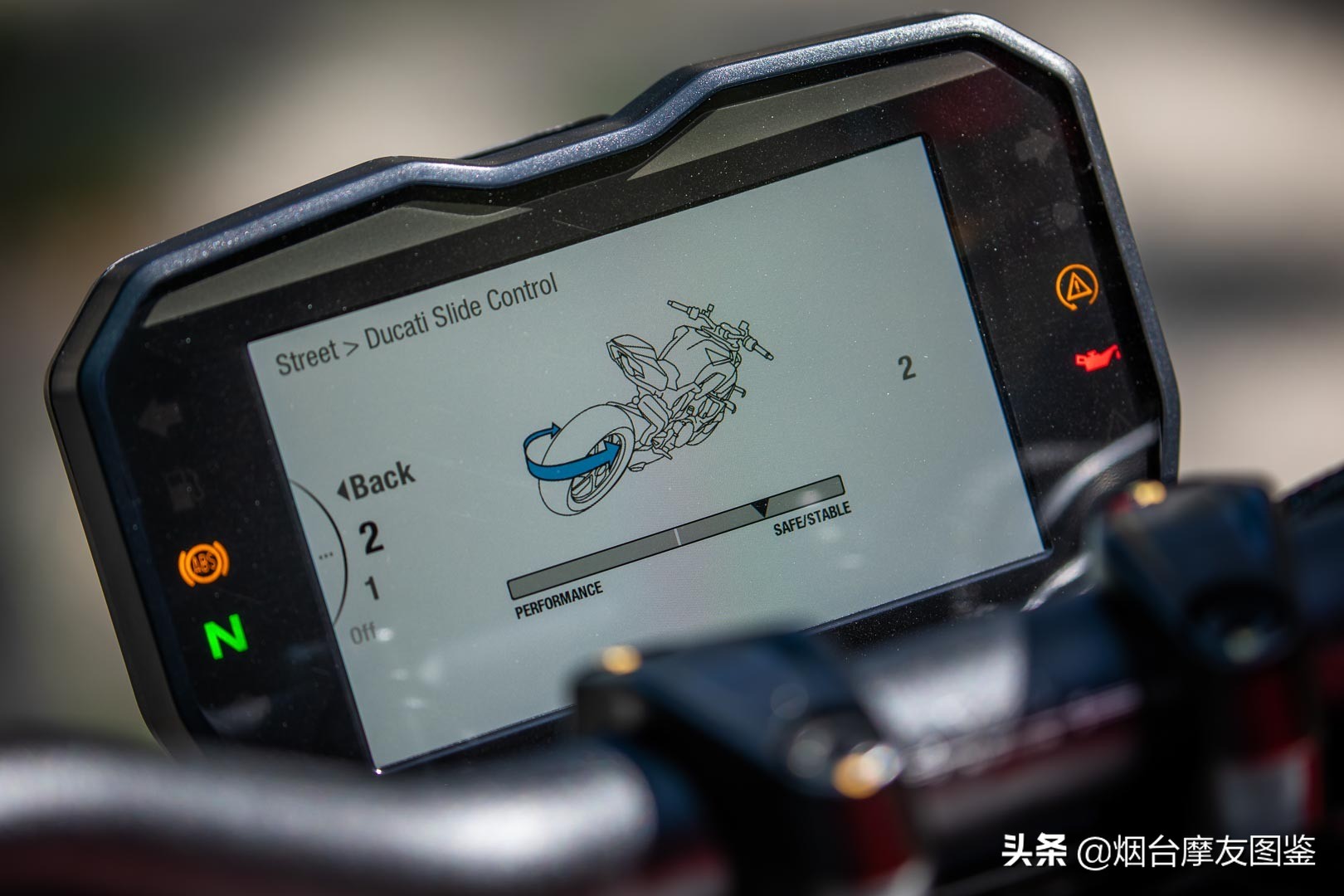 杜卡迪v4s街霸实车测评,杜卡迪街霸v4s和ktm1290sdr哪个快