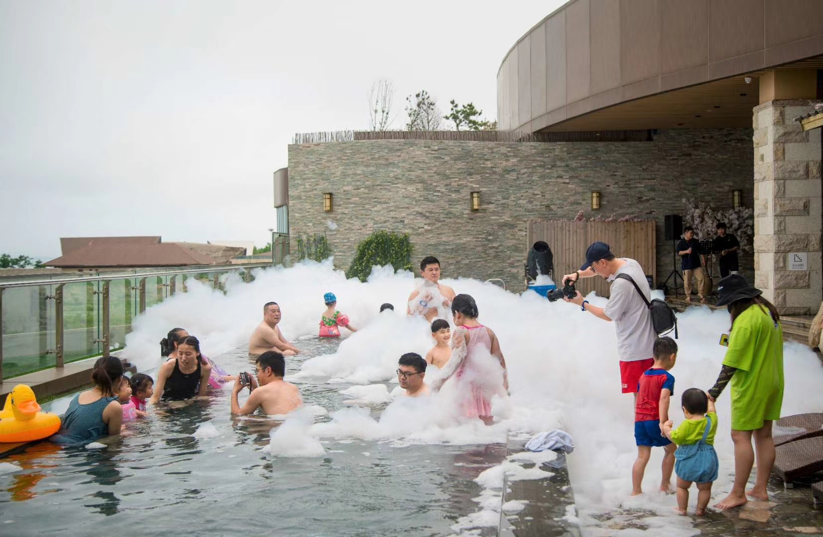 青岛红树林度假世界位置在哪里,青岛哪里适合周末休闲度假的地方