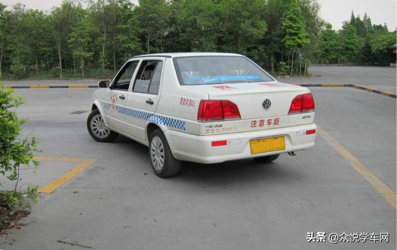 倒车入库为什么教练要求练一圈半,倒车入库越练越差四点原因