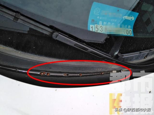 车玻璃外侧有伤痕,车玻璃上的轻微刮痕