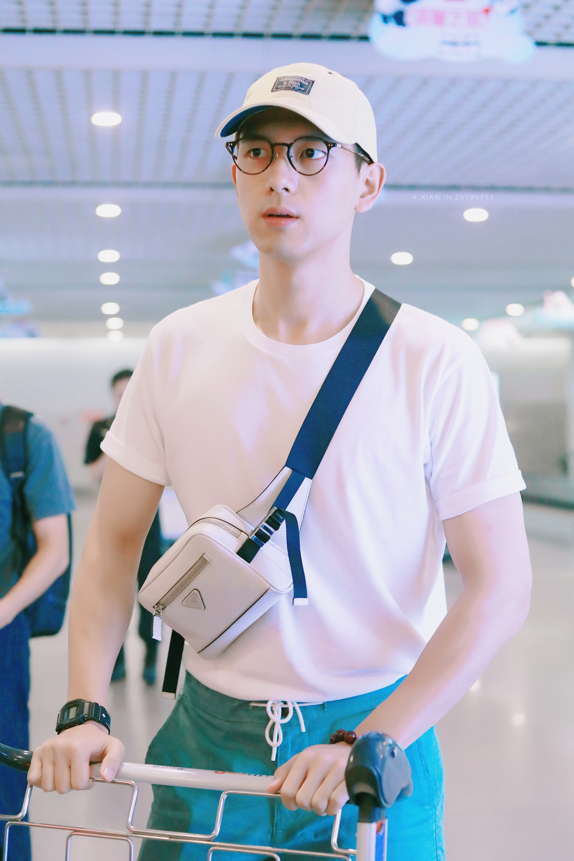 李现穿搭男生,李现穿衣搭配风格男生