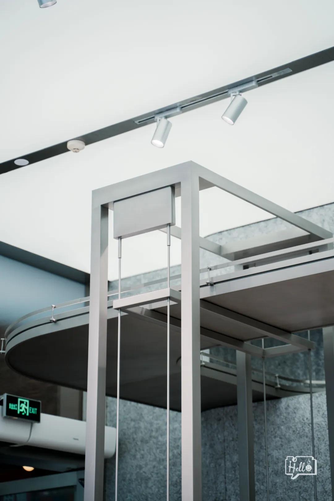 好利来售货小哥哥,好利来lab店服务员