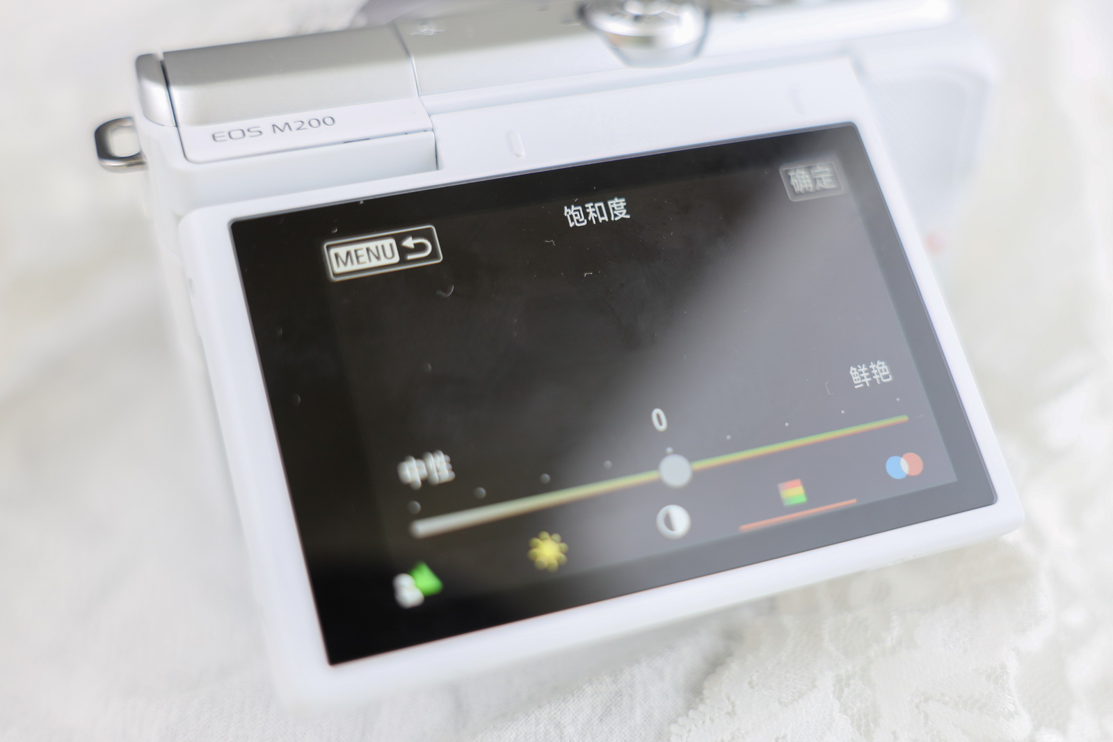 佳能eosm2值得买吗,佳能发布eosm200入门级无反相机