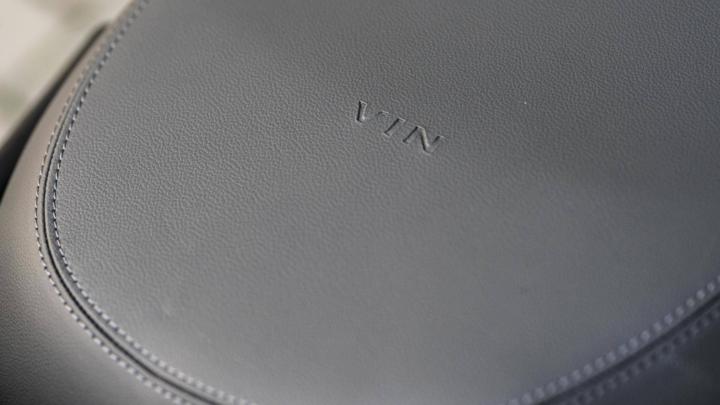 大灯炫酷有型,九号e100大灯效果