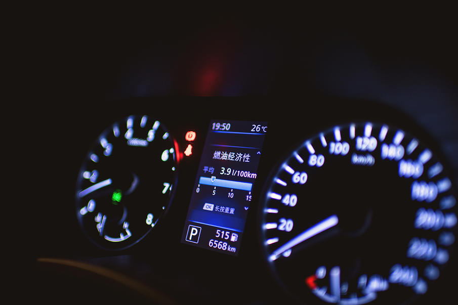 最新款日产轩逸试车,13年新轩逸1.6自动高配的油耗