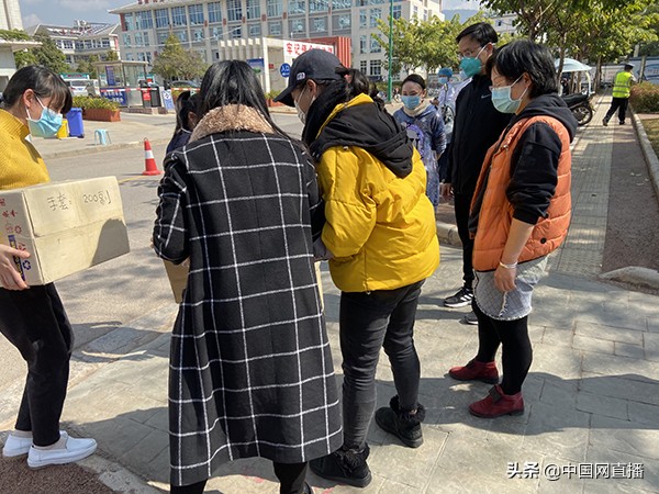 匹夫有责！民宿老板花三天从泰国陆运三千口罩给云南普洱医院