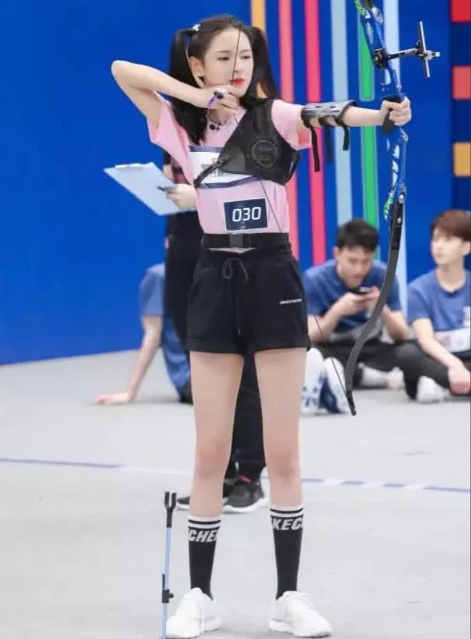 怎么让腿变得又细又直张予曦,张予曦穿长筒袜看不到赘肉