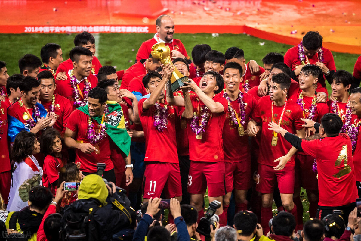 这世上没有抄得一模一样的作业，也没有一模一样发展起来的足球