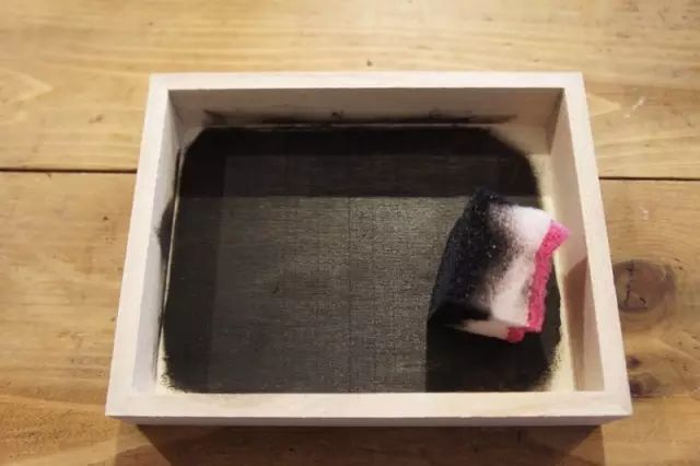 80后夫妇将破旧小宅爆改“复古咖啡厅”，95%家具都是自己打造