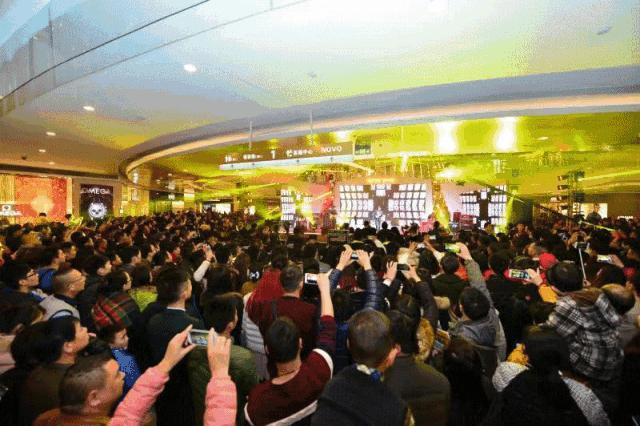 神秘巨星陪你“尽兴”感受,炸裂全成都的跨年派对~