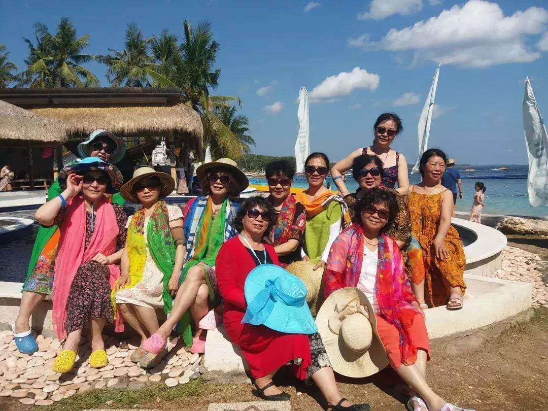 澶у鍑洪棬鏃呮父鎷嶇収濮垮娍鍚堣緫,涓浗澶у澶栧嚭鏃呮父