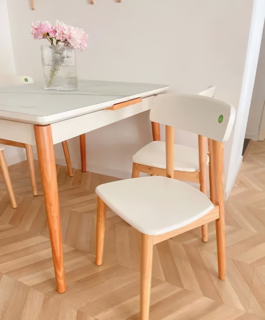 实木餐桌怎么买便宜又好用,实木餐桌的优点和缺点