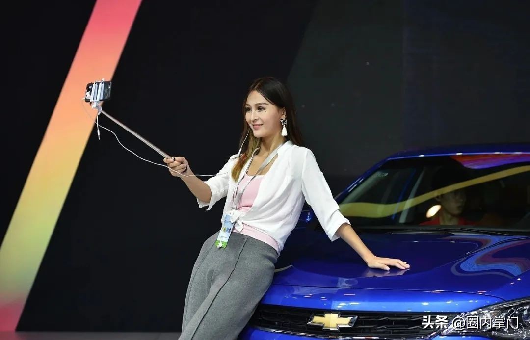 怒吼保安下的网红世界：同情保安的是屌丝，支持辛巴的是高富帅？